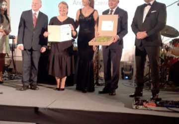 Zdjęcie osób nagrodzonych podczas Gali Międzynarodowego Kongresu Ochrony Środowiska ENVICON
